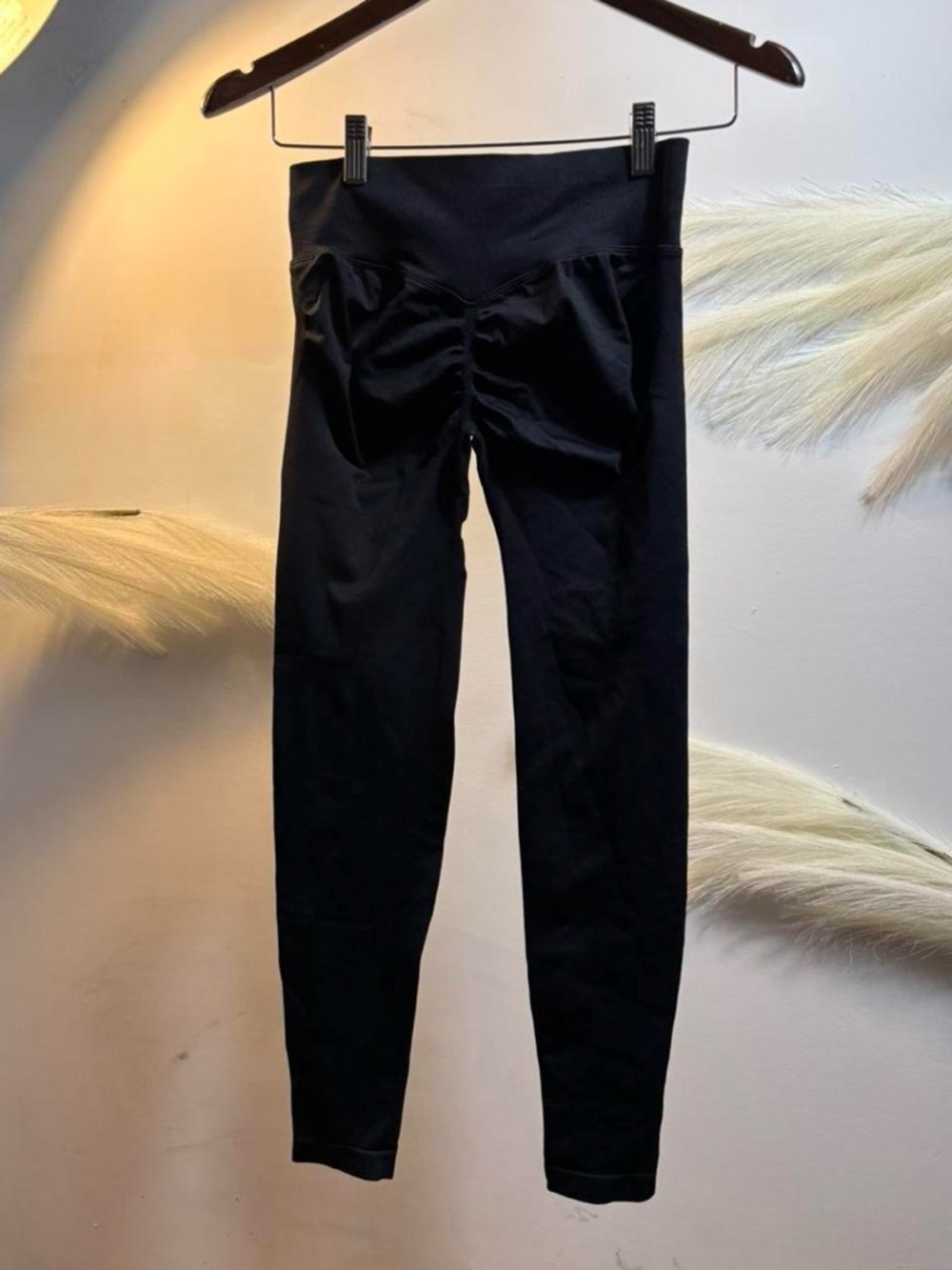 (#111) High-Waist Black Scrunch Butt Leggings